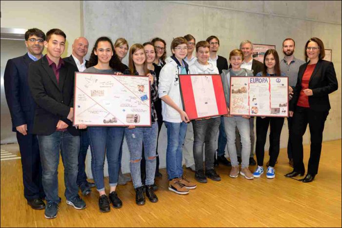 Plakatausstellung der Duisburger Europaschulen eröffnet Plakatausstellung der Duisburger Europaschulen eröffnet