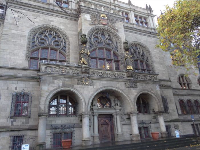 Duisburgs Stadtkämmerer Martin Murrack warnt vor den Folgekosten der Corona-Pandemie für Kommunen Duisburgs Stadtkämmerer Martin Murrack warnt vor den Folgekosten der Corona-Pandemie für Kommunen