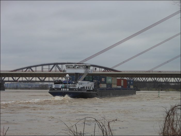 Derzeit Einschränkungen der Binnenschifffahrt durch Hochwasser an zahlreichen deutschen Flüssen Derzeit Einschränkungen der Binnenschifffahrt durch Hochwasser an zahlreichen deutschen Flüssen