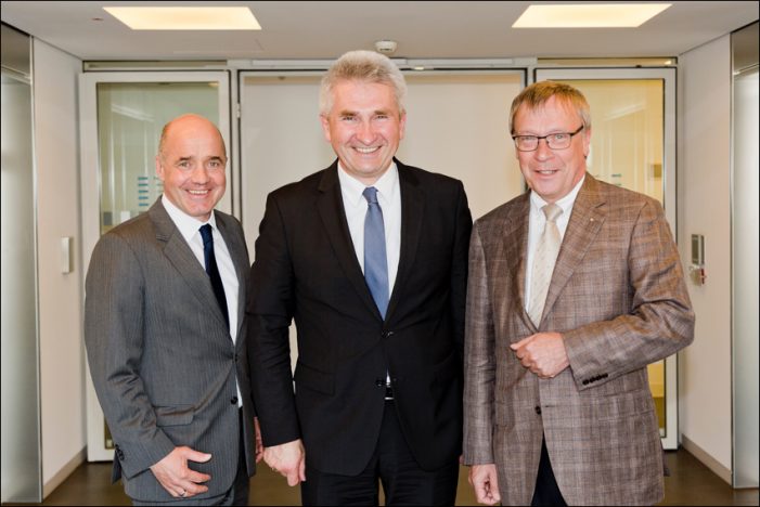 Neuer Landesentwicklungsplan in NRW: IHK in Duisburg begrüßt Vorfahrt für Wirtschaft Neuer Landesentwicklungsplan in NRW: IHK in Duisburg begrüßt Vorfahrt für Wirtschaft