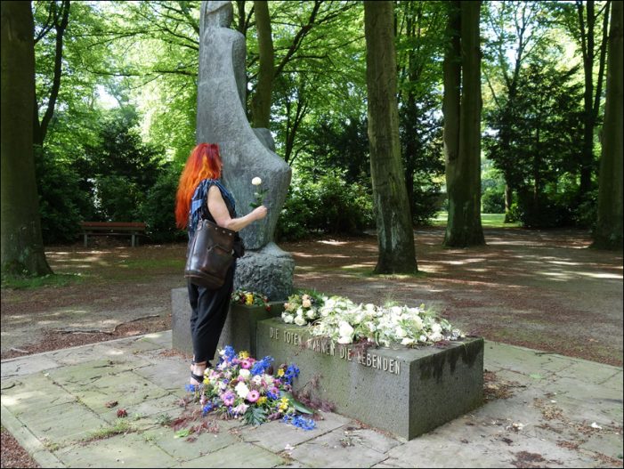 Der Waldfriedhof in Wanheimerort: Kriegsgräber und Mahnmale Der Waldfriedhof in Wanheimerort: Kriegsgräber und Mahnmale