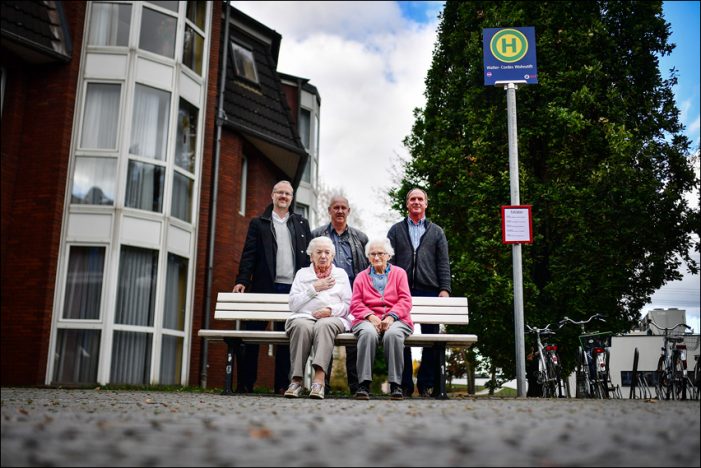 DVG errichtet Schein-Bushaltestelle für Demenzkranke in Duisburg-Röttgersbach