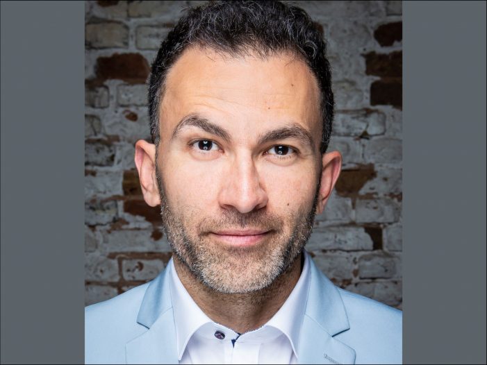 Wieder „Comedy gegen Rechts“ in Duisburg: Fatih Çevikkollu stellt drei Nachwuchs Comedians vor Wieder „Comedy gegen Rechts“ in Duisburg: Fatih Çevikkollu stellt drei Nachwuchs Comedians vor