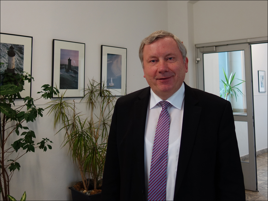 Norbert Brackmann besuchte auf Einladung der Niederrheinschen IHK das Schiffer-Berufskolleg Rhein