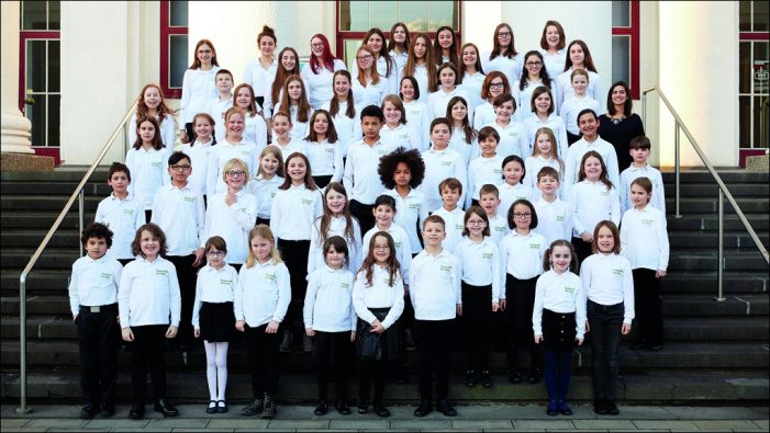 Theater Duisburg: Der Kinderchor am Rhein begrüßt den Frühling Theater Duisburg: Der Kinderchor am Rhein begrüßt den Frühling