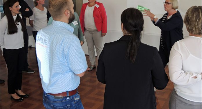 Mit Familienbewusstsein als Betrieb punkten: Netzwerk-Workshop zu passgenauen Maßnahmen Mit Familienbewusstsein als Betrieb punkten: Netzwerk-Workshop zu passgenauen Maßnahmen