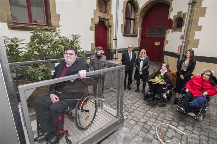 Historisches Trauzimmer im Duisburger Rathaus jetzt barrierefrei Historisches Trauzimmer im Duisburger Rathaus jetzt barrierefrei