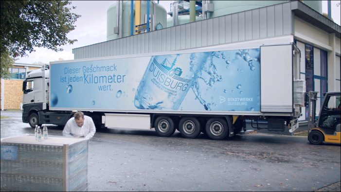 Gegen den Wasserwahnsinn: Stadtwerke Duisburg exportieren Trinkwasser per Lkw nach Frankreich Gegen den Wasserwahnsinn: Stadtwerke Duisburg exportieren Trinkwasser per Lkw nach Frankreich