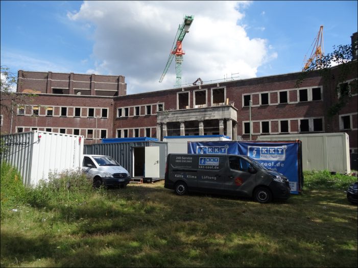 Stadtbad Hamborn: Duisburgs Oberbürgermeister Sören Link übergab Baugenehmigung