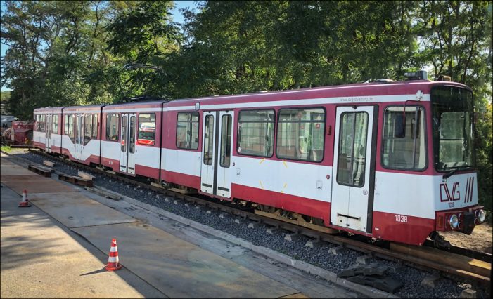 DVG stellt der Feuerwehr Duisburg ausrangierte Straßenbahn zum Üben zur Verfügung