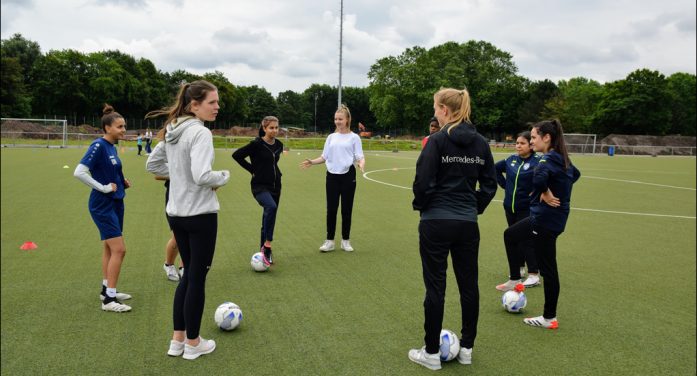 Mädchenfußball in Duisburg-Marxloh: Neun neue Jugend-Coaches für den SV Rhenania Hamborn Mädchenfußball in Duisburg-Marxloh: Neun neue Jugend-Coaches für den SV Rhenania Hamborn