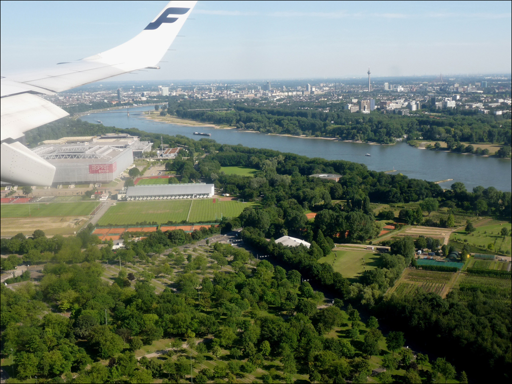 flugzeug-dusseldorf_falco-pixabay