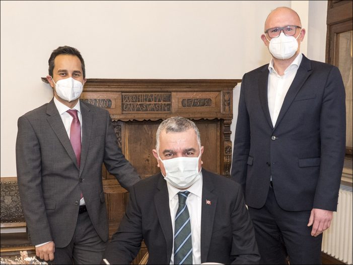 Türkischer Botschafter Ahmet Basar Sen zu Gast im Duisburger Rathaus Türkischer Botschafter Ahmet Basar Sen zu Gast im Duisburger Rathaus