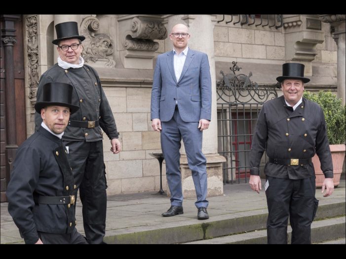 Oberbürgermeister Sören Link begrüßte Duisburger Bezirksschornsteinfeger Oberbürgermeister Sören Link begrüßte Duisburger Bezirksschornsteinfeger