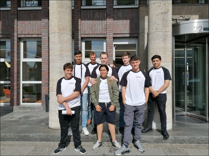Projekt der Herbert-Grillo-Gesamtschule in Duisburg mit IHK-Schulpreis ausgezeichnet Projekt der Herbert-Grillo-Gesamtschule in Duisburg mit IHK-Schulpreis ausgezeichnet