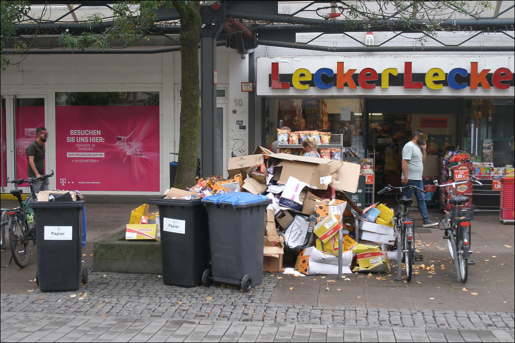 Alt-Papier auf der Königstraße. Foto: CDU.