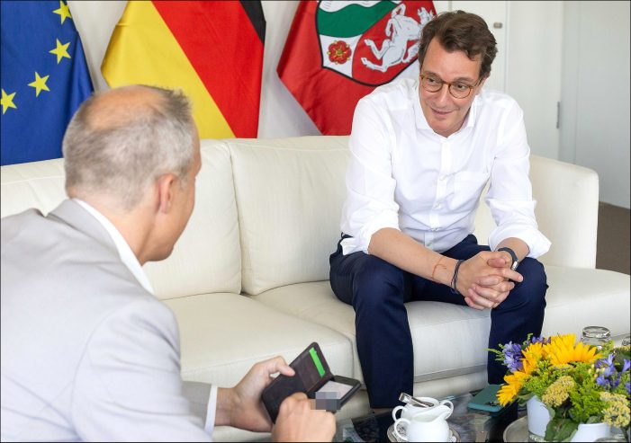 Im Gespräch mit der Initiative Gesichter der Demokratie: NRW-Ministerpräsident Hendrik Wüst