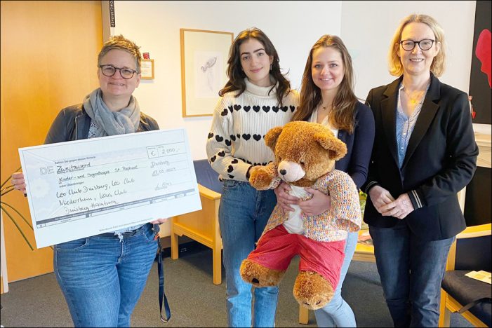 Löwen machen Punsch zu Geld: 2.000-Euro-Spende an Hospiz in Duisburg-Huckingen