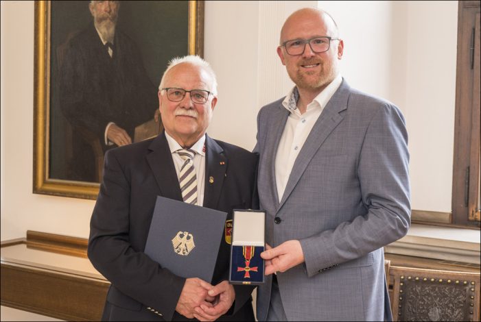 Verleihung des Bundesverdienstkreuzes an Reiner Wiedenbrück Verleihung des Bundesverdienstkreuzes an Reiner Wiedenbrück