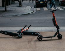 Steigende Unfallzahlen und mehr Personenschäden mit e-Scootern