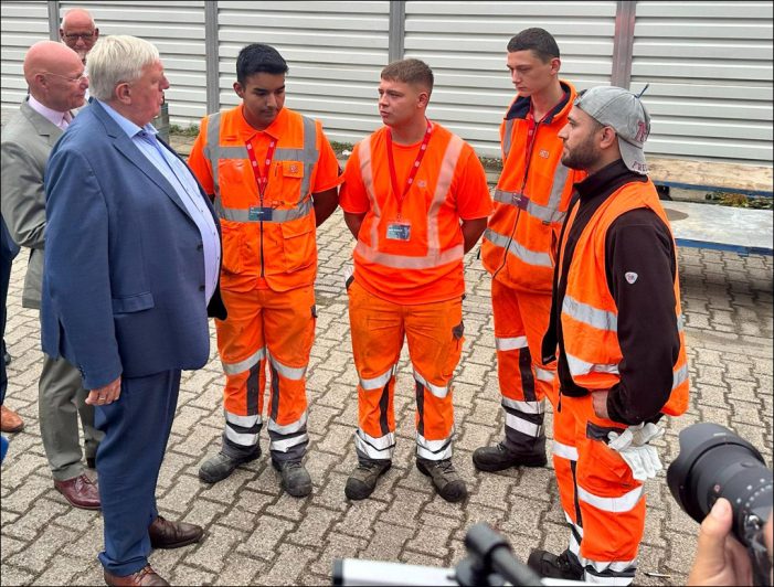 Arbeitsminister Laumann startet landesweite Fachkräftetour: Auftakt in der Region Niederrhein Arbeitsminister Laumann startet landesweite Fachkräftetour: Auftakt in der Region Niederrhein