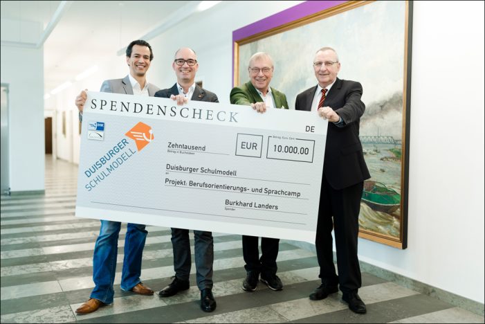 Niederrheinsische IHK: Burkhard Landers spendet Preisgeld für soziales IHK-Projekt